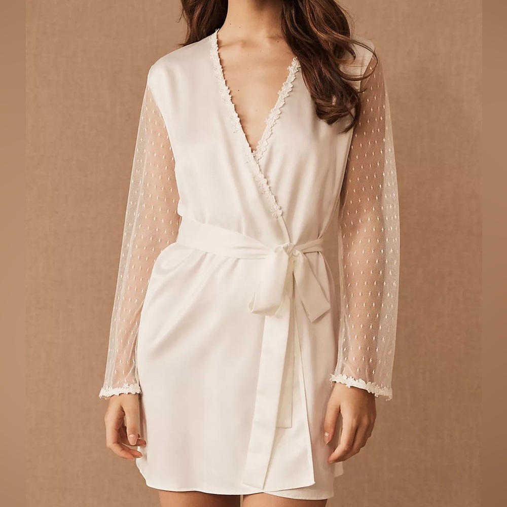 Flora Nikrooz Showstopper Long-Sleeve Lace-Back Robe